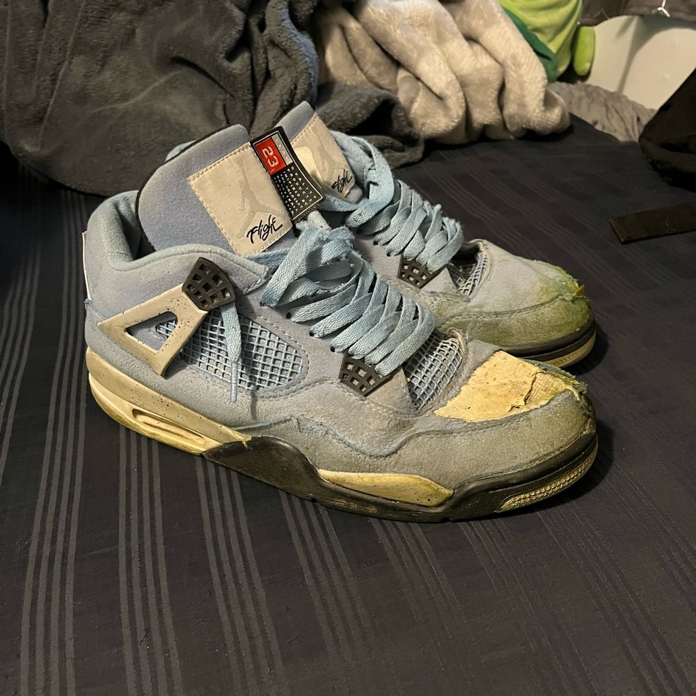 air jordan 4s university blue